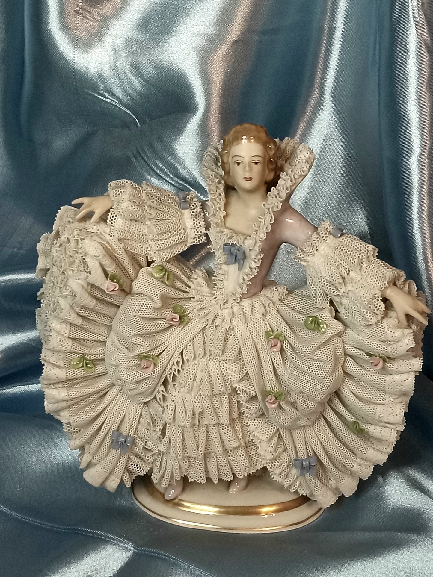 AELTESTE VOLKSTEDTER DRESDEN Lace Procelain Figurine Victorian Lady