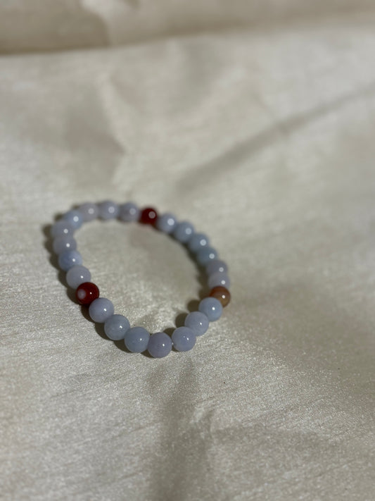 Greyish white and mixed colored beeda