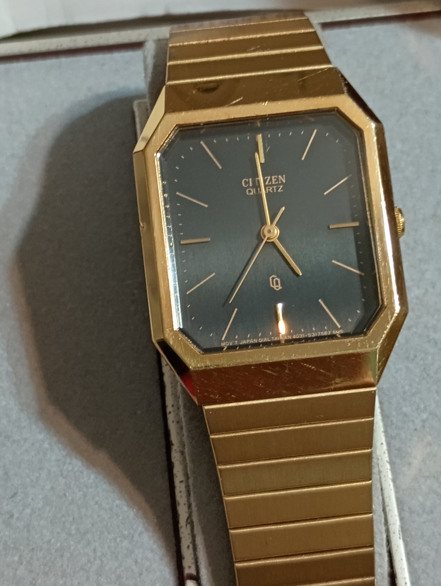 Vintage '80 Citizen Men's Stainless Steel Gold Tone Luxury Watch